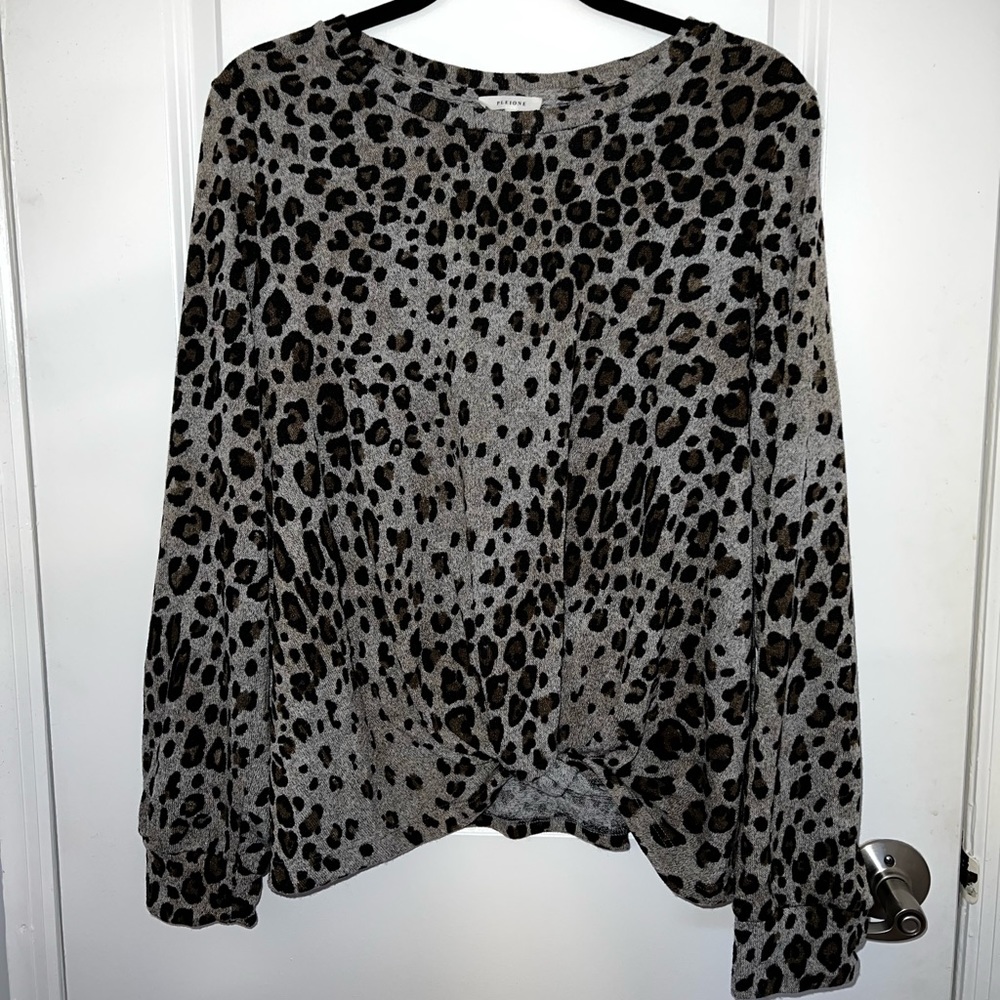 Long sleeve animal print noted top xl